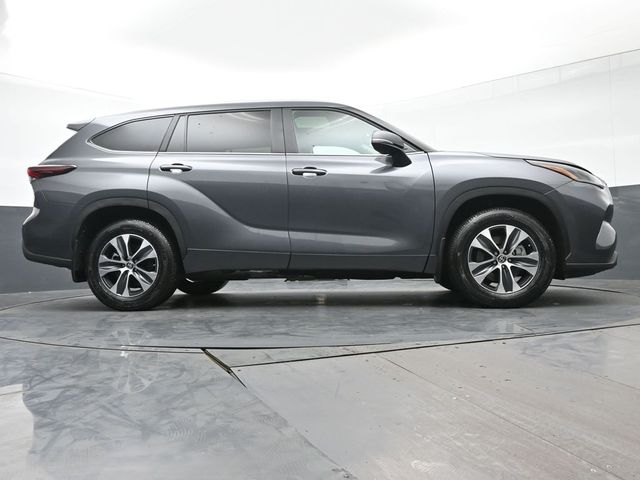 2024 Toyota Highlander XLE 37