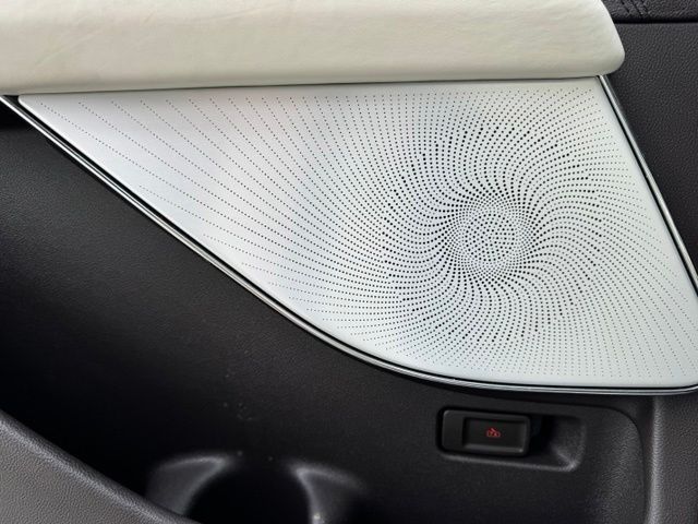 Used 2020 White Lincoln Black Label Grand Touring image 24