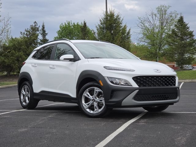 Used 2023 White Hyundai SEL image 2