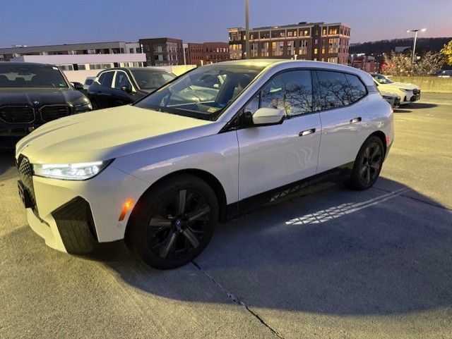 2023 BMW iX Base's photo