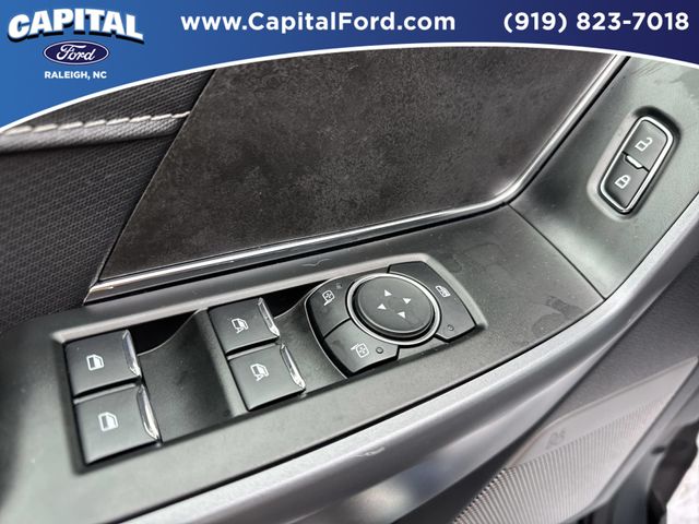 Used 2025 Blue Ford XLT image 21