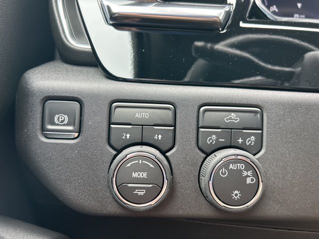 2025 Chevrolet Silverado 1500 LT photo