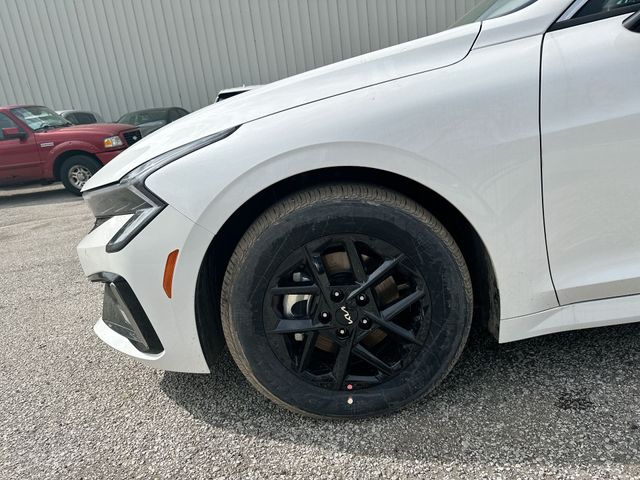 New 2026 White Kia LXS image 20