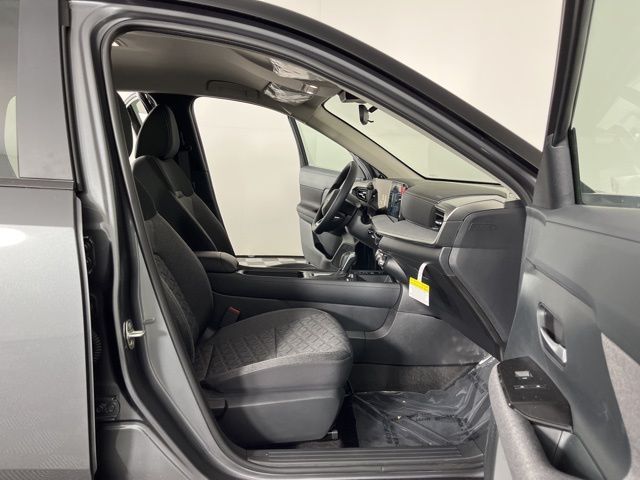 2025 Gun Metallic/Super Black Nissan Kicks SV FWD SUV