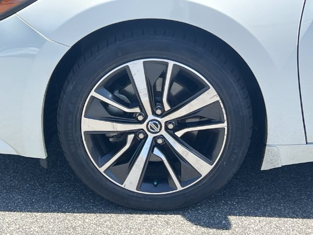 Used 2020 White Nissan 3.5 S image 39