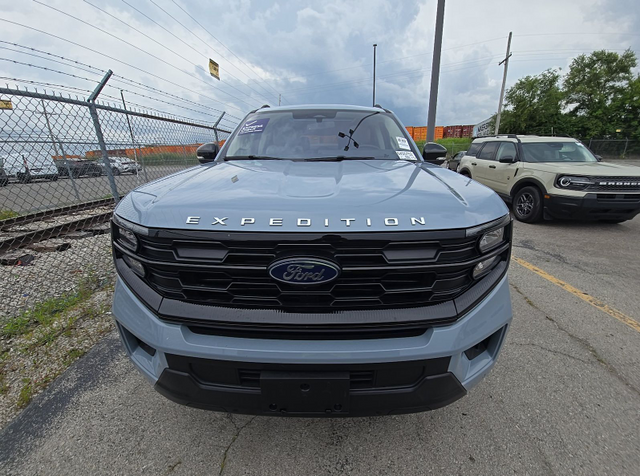 2025 Gray Metallic Ford Expedition Max Active 4X4 SUV