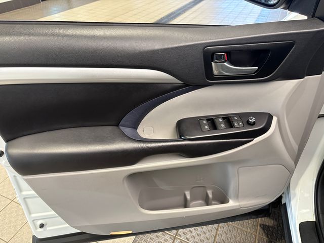 Used 2019 White Toyota XLE image 6