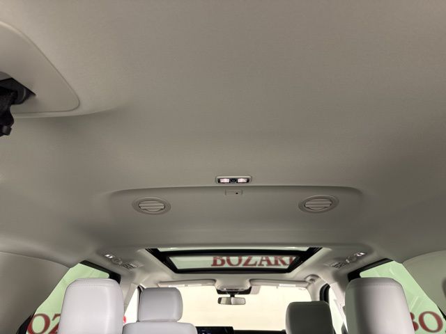 2025 Star White Metallic Tri-Coat Ford Expedition Max RWD SUV