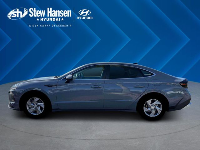 New 2026 Blue Hyundai SE image 3