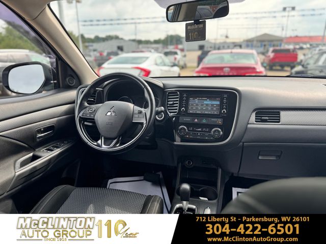 2016 Mercury Gray Metallic Mitsubishi Outlander SE 4X4 SUV