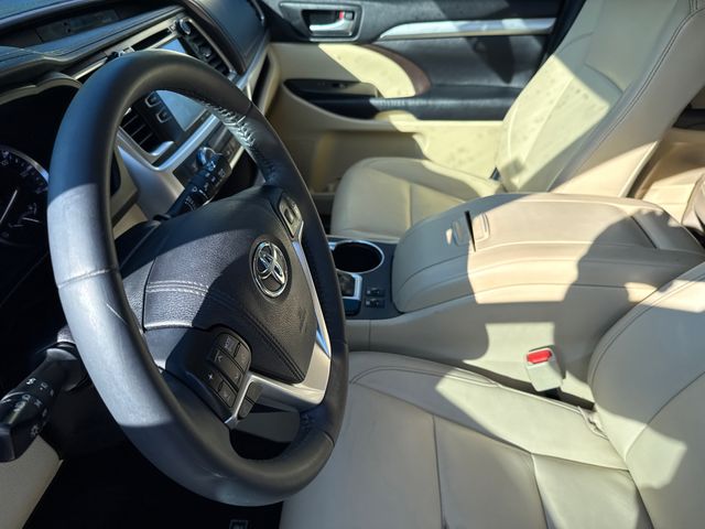Used 2016 Toyota Highlander SUV