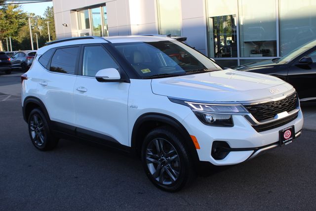Snow White Pearl 2023 Kia Seltos SUV / Crossover All-Wheel Drive Continuously Variable Transmission