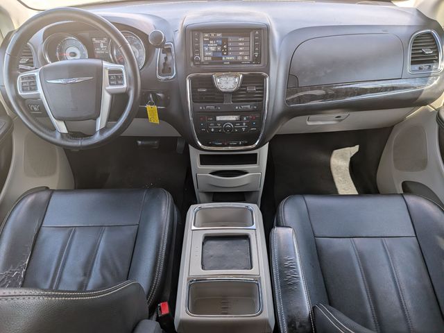 2015 Chrysler Town & Country - Image 27