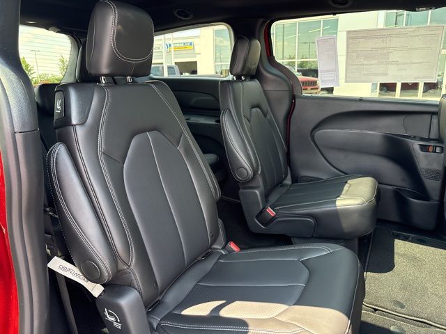 New 2025 Chrysler Pacifica Select 4D Passenger Van