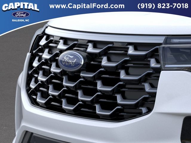 New 2026 Star White Metallic Tri-Coat Ford Platinum™ image 17