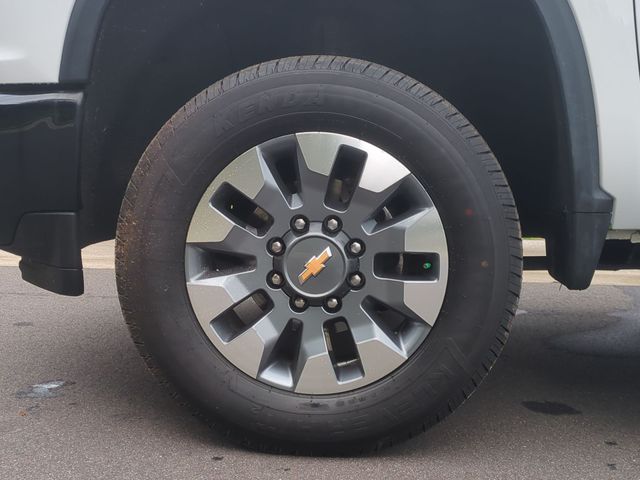 Used 2023 White Chevrolet Custom image 19