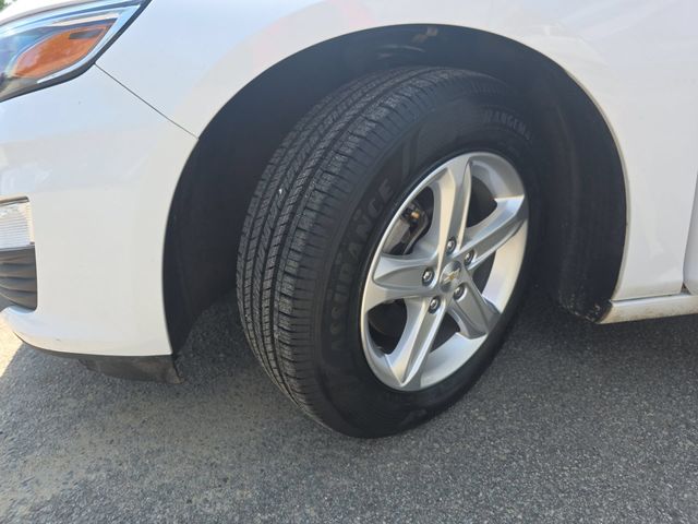 Used 2023 Summit White Chevrolet LS image 31