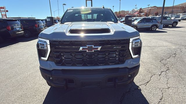 2025 Chevrolet Silverado 2500HD ZR2 8