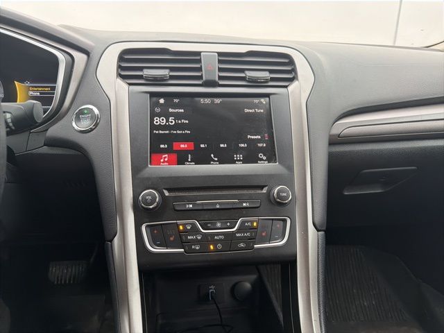 Used 2017 Ford Fusion SE 4D Sedan