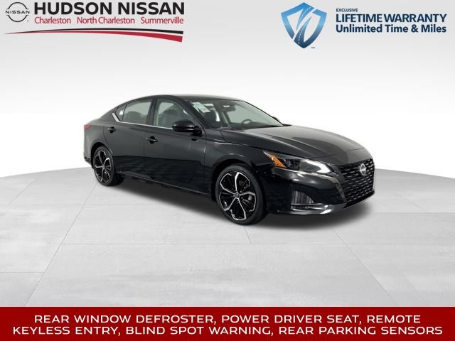 2025 Super Black Clearcoat Nissan Altima 2.5 SR FWD Sedan