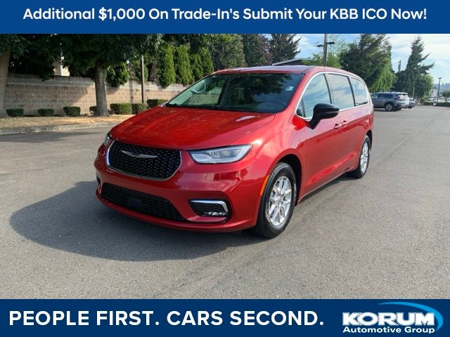 Red Hot Pearlcoat 2024 Chrysler Pacifica Minivan Front-Wheel Drive 9-Speed Automatic