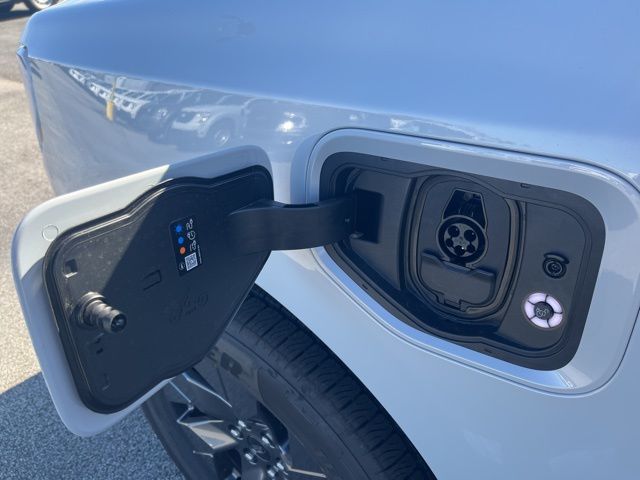 2025 Ford F-150 Lightning Flash:167865