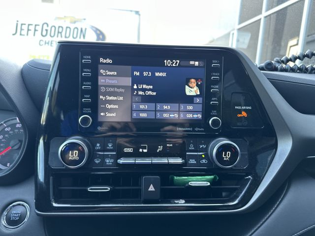 Used 2022 Gray Toyota LE image 17