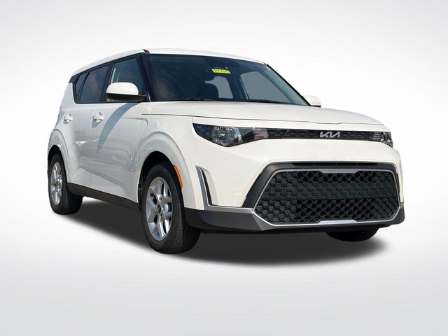 Snow White Pearl 2023 Kia Soul SUV / Crossover Front-Wheel Drive Continuously Variable Transmission