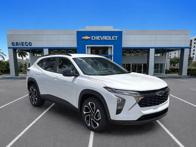 Summit White 2026 Chevrolet Trax RS with 2RS FWD SUV / Crossover Front-Wheel Drive 6-Speed Automatic