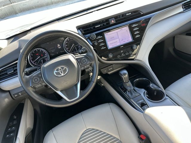 2020 Toyota Camry SE 14