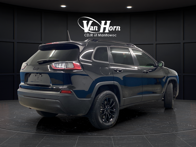 Used 2023 Diamond Black Crystal Pearlcoat Jeep Altitude image 7