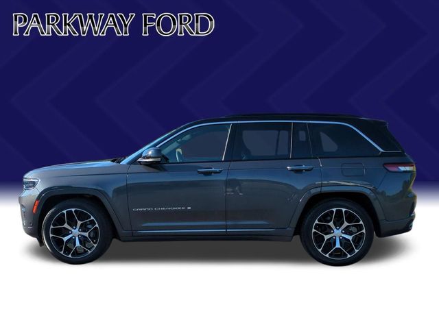 Used 2024 Gray Jeep Summit Reserve image 2