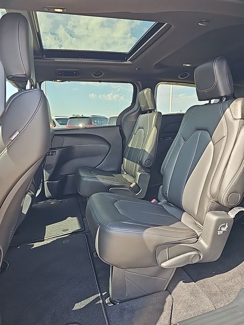 2024 Chrysler Pacifica Touring L 24