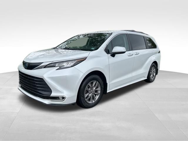 used 2023 Toyota Sienna car, priced at $40,999