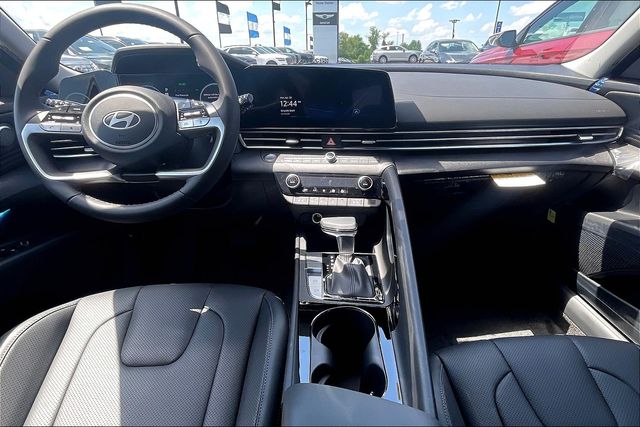 2025 Hyundai Elantra Hybrid Limited photo