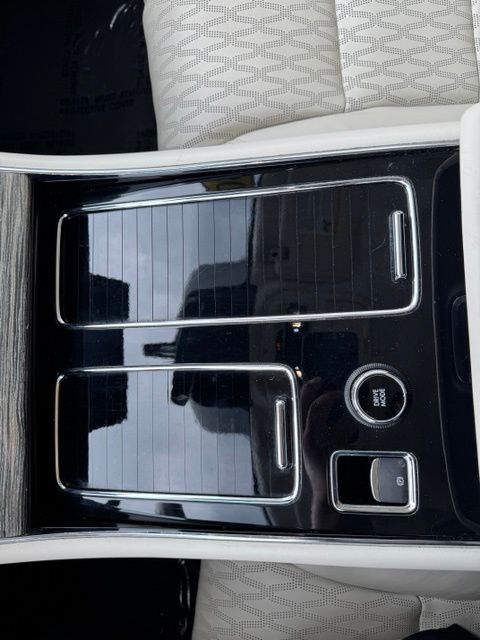 Used 2020 White Lincoln Black Label Grand Touring image 27