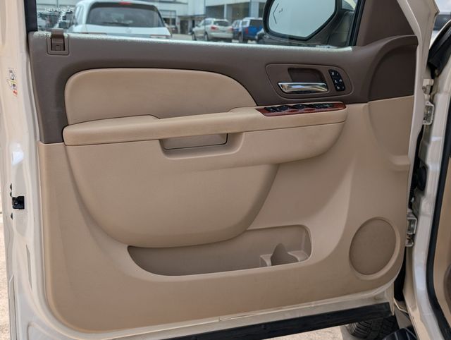 Used 2014 White Chevrolet LTZ image 10