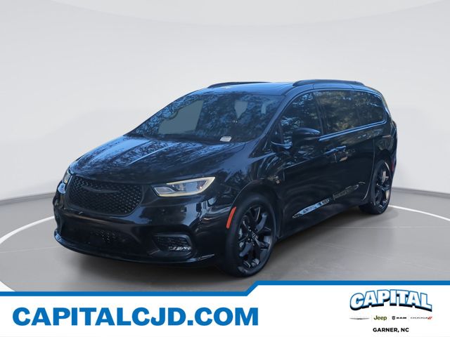 Diamond Black Crystal Pearlcoat 2025 Chrysler Pacifica Minivan Front-Wheel Drive 9-Speed Automatic