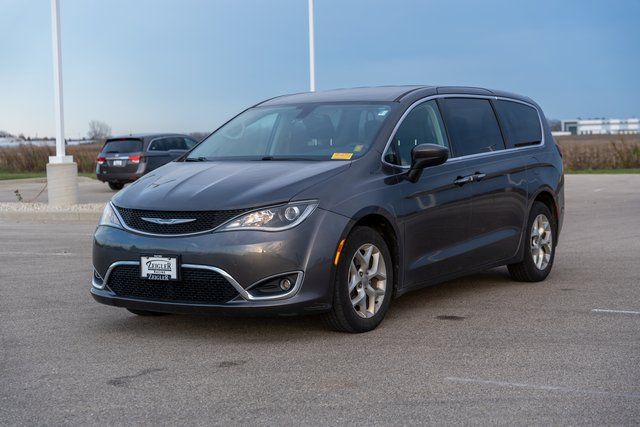 2017 Chrysler Pacifica Touring L 3