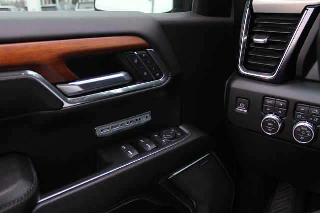 Used 2022 Silver GMC Denali image 14