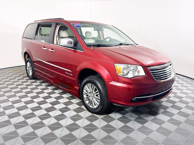 2016 Chrysler Town & Country Touring-L