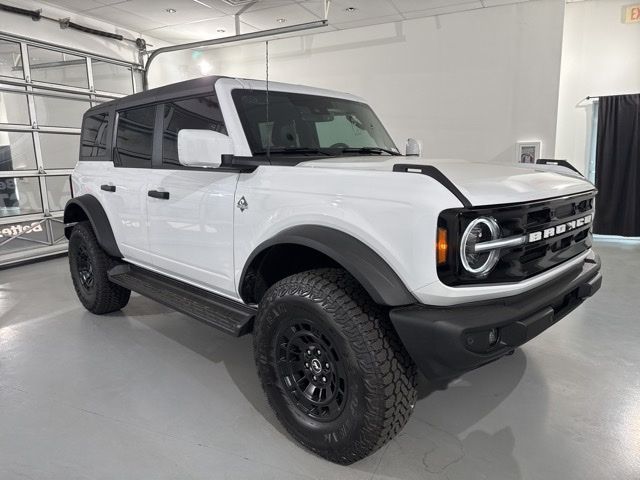 Oxford White 2026 Ford Bronco Outer Banks 4-Door 4WD SUV / Crossover Four-Wheel Drive Automatic