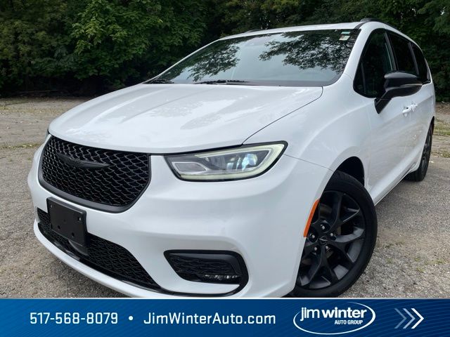 Bright White Clearcoat 2025 Chrysler Pacifica Minivan Front-Wheel Drive 9-Speed Automatic