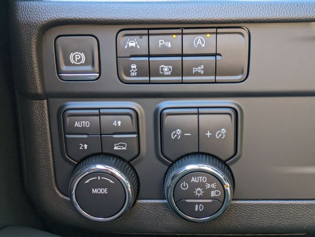 2025 Chevrolet Suburban Premier photo