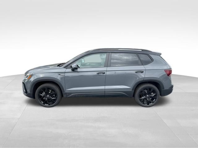 2024 Volkswagen Taos 1.5T SE photo
