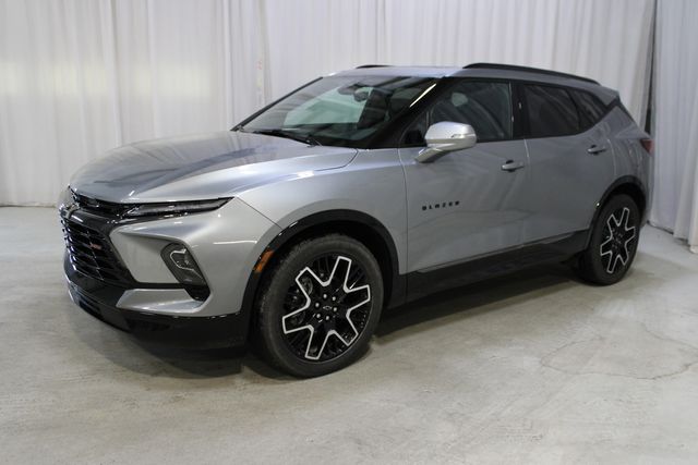 Used 2023 Gray Chevrolet RS image 30