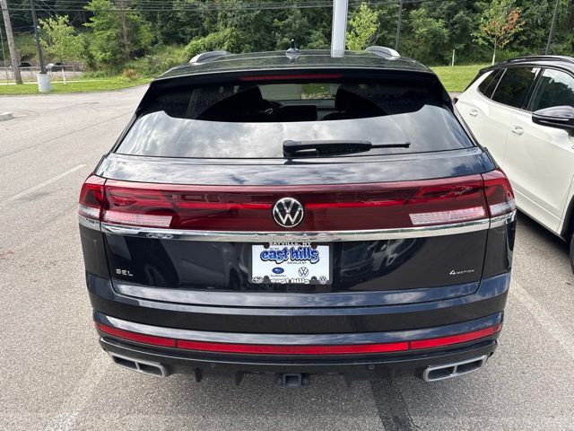 2024 Volkswagen Atlas Cross Sport 2.0T SEL R-Line Black at Sutliff Volkswagen