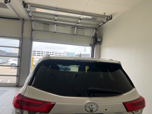 2019 Toyota Highlander XLE White at Classic Chevrolet Galveston
