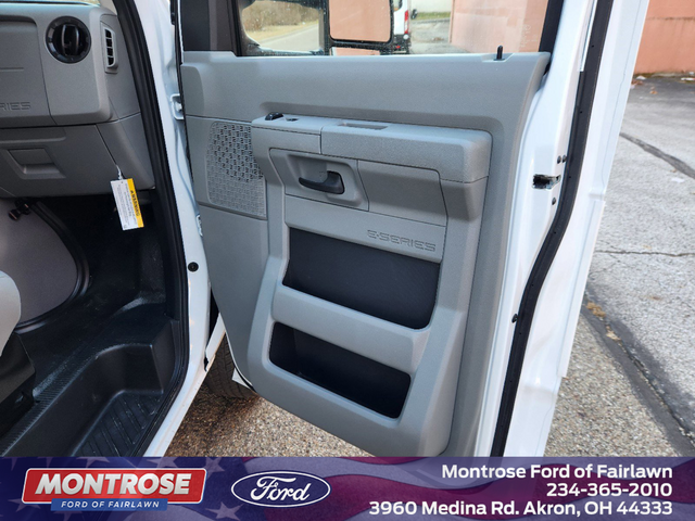 2024 Ford E-450SD Base 26