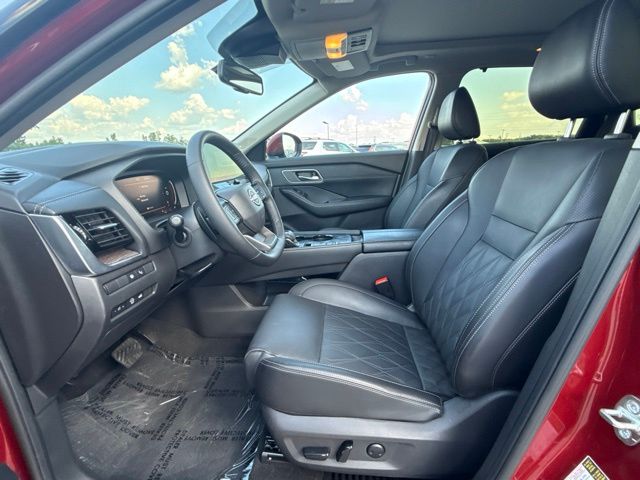 2025 Nissan Rogue Platinum:C02794